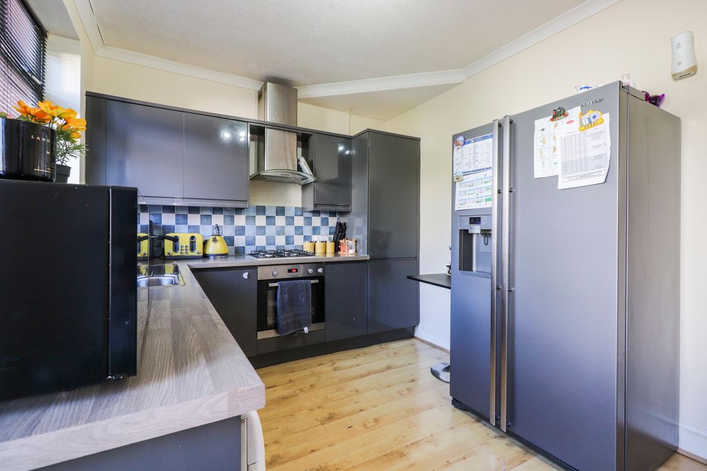 Property photo 3 of 25 Kitchen