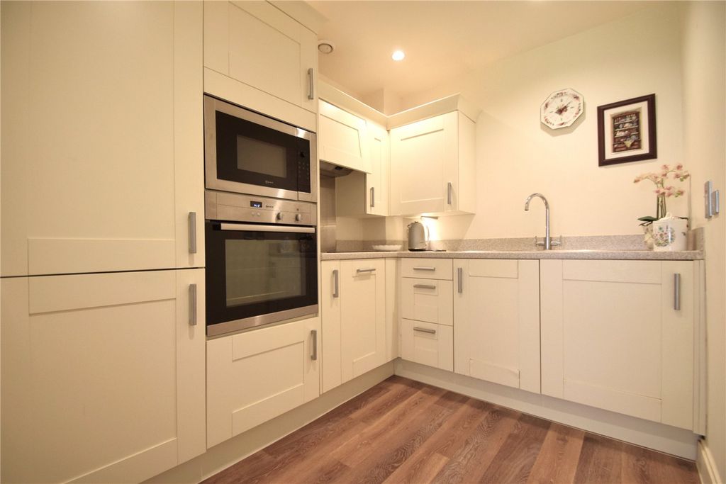 Property photo 2 of 18 Picture No. 21