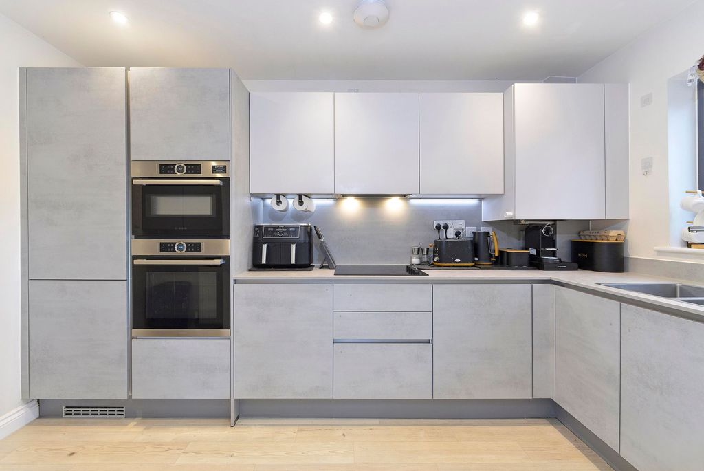 Property photo 3 of 15 Photo 9