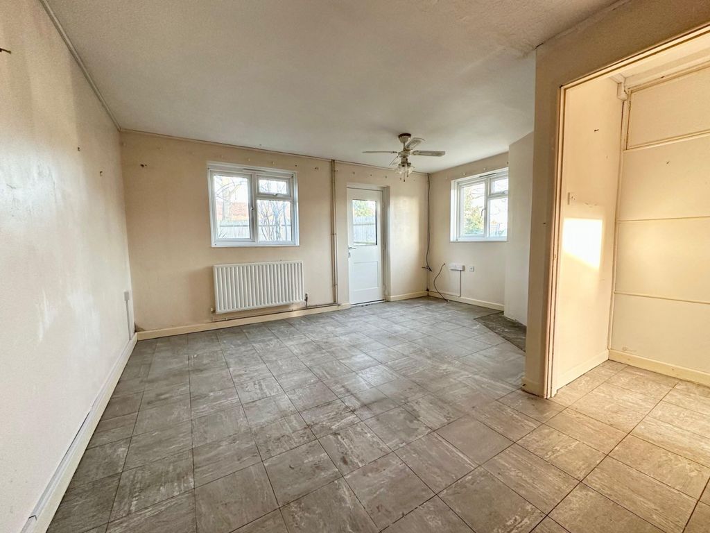 Property photo 3 of 10 Picture No. 05