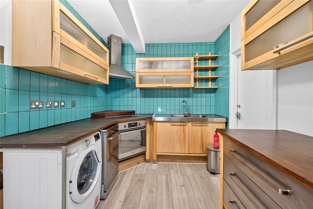 Property photo 3 of 20 Kitchen