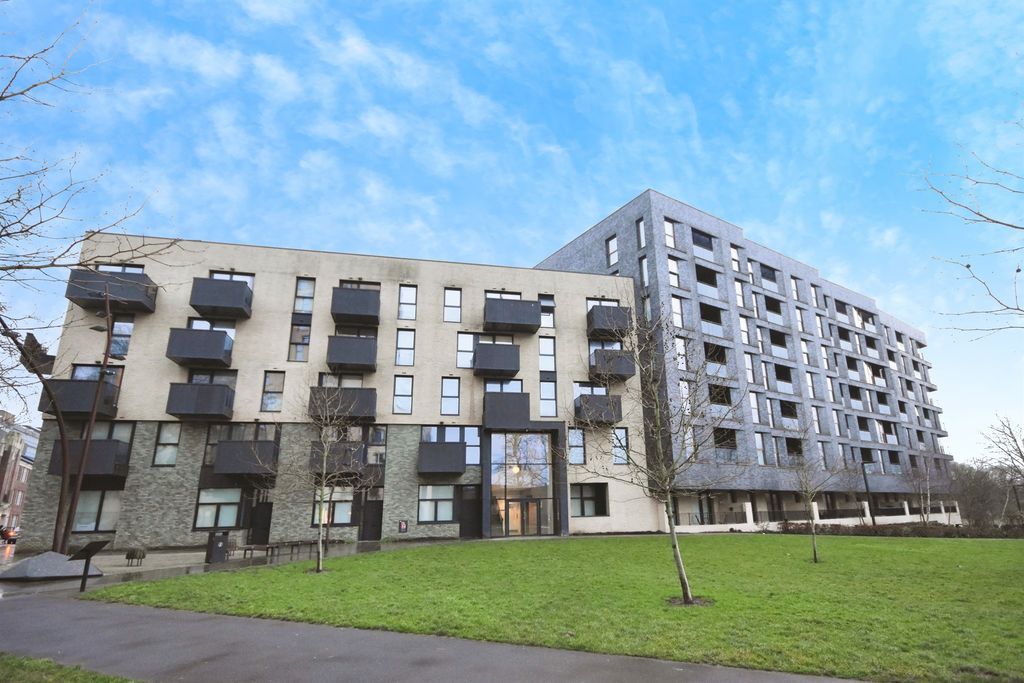 Property photo 1 of 17