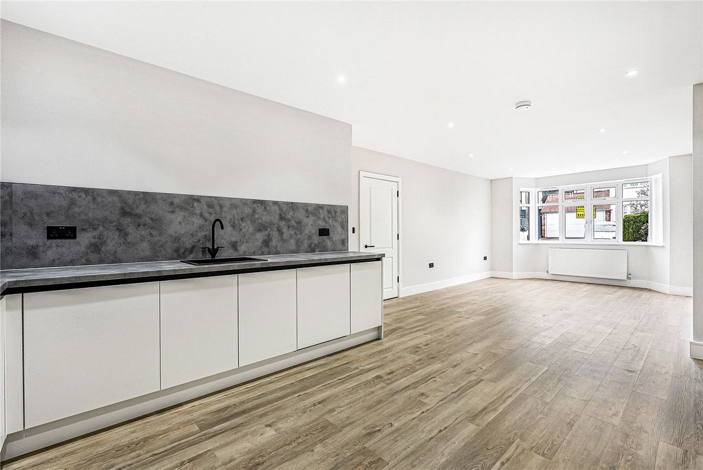 Property photo 2 of 16 Picture No. 12