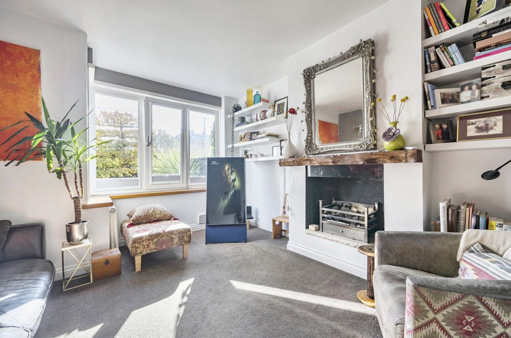 Property photo 2 of 23 Living Room