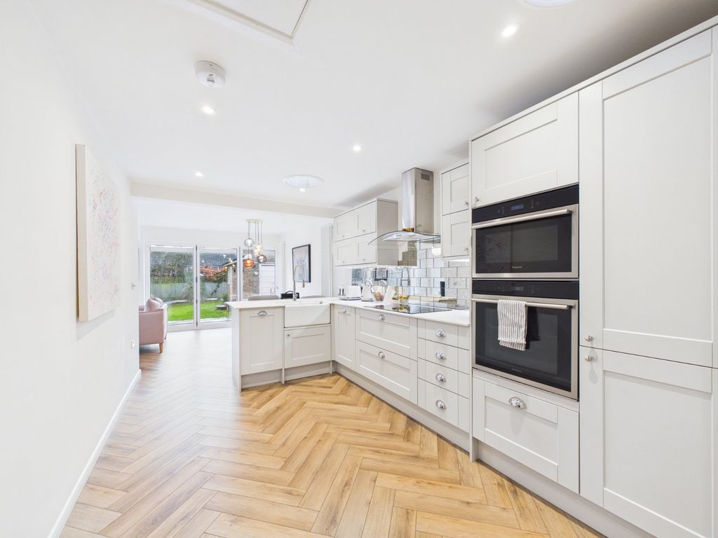 Property photo 2 of 16 Kitchen