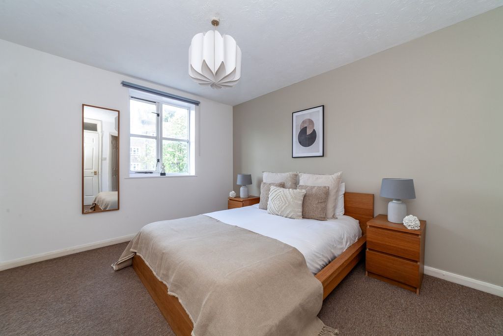 Property photo 3 of 29 Bedroom