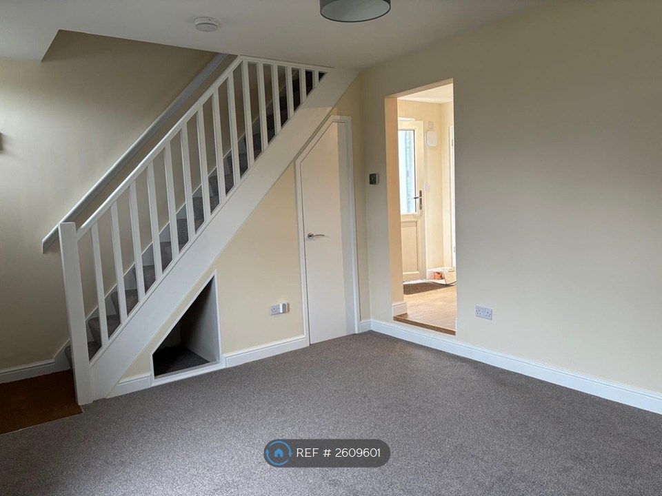 Property photo 2 of 9 Lounge