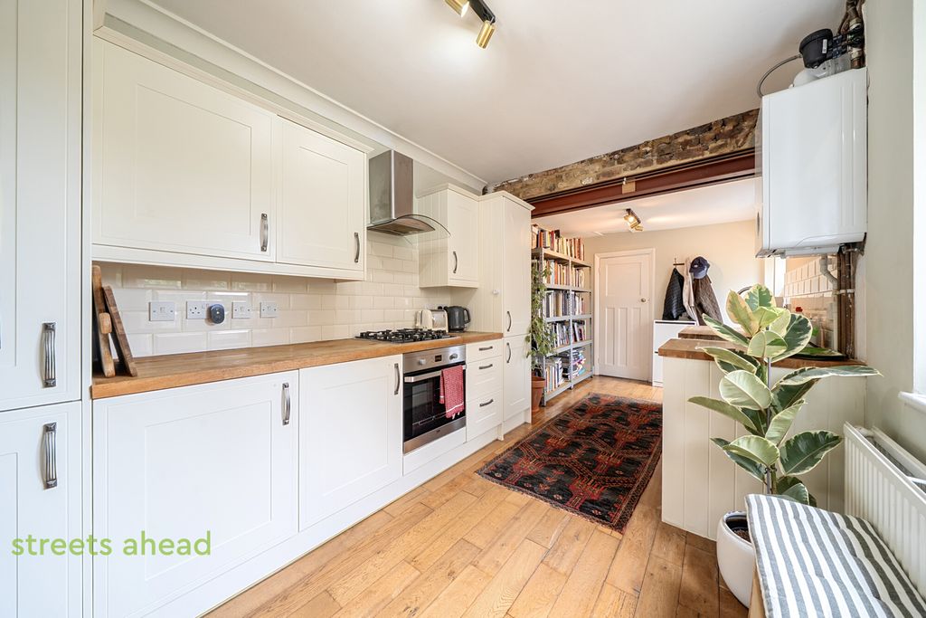 Property photo 3 of 18 d48c17Bd-5769-4B8...