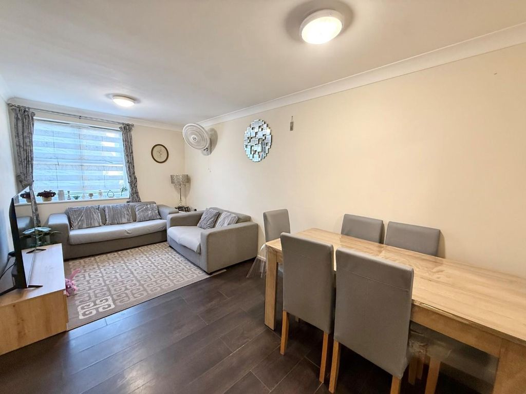 Property photo 3 of 11 8.Jpg