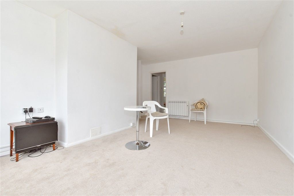 Property photo 2 of 14 Lounge