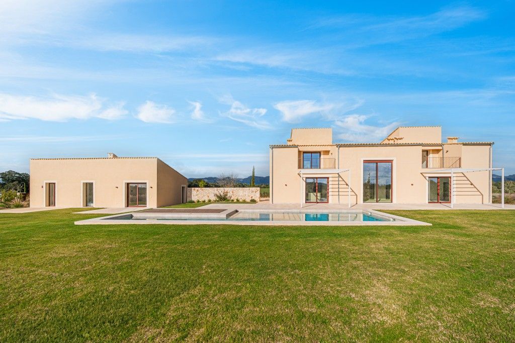 Property photo 1 of 20 Exterior (1)