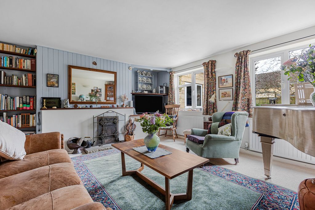 Property photo 3 of 33