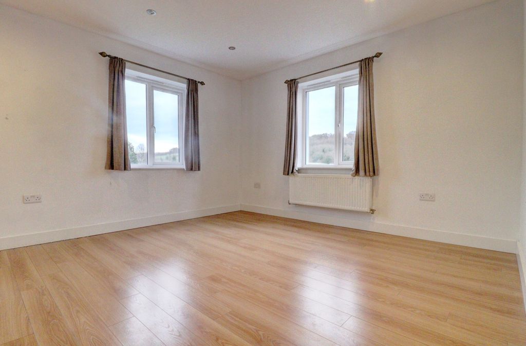 Property photo 2 of 12 Picture No. 11