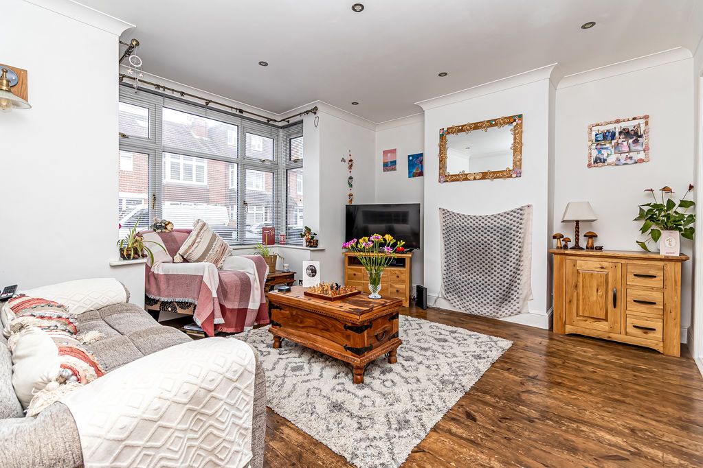 Property photo 2 of 26 .