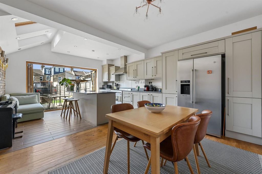 Property photo 2 of 28 21