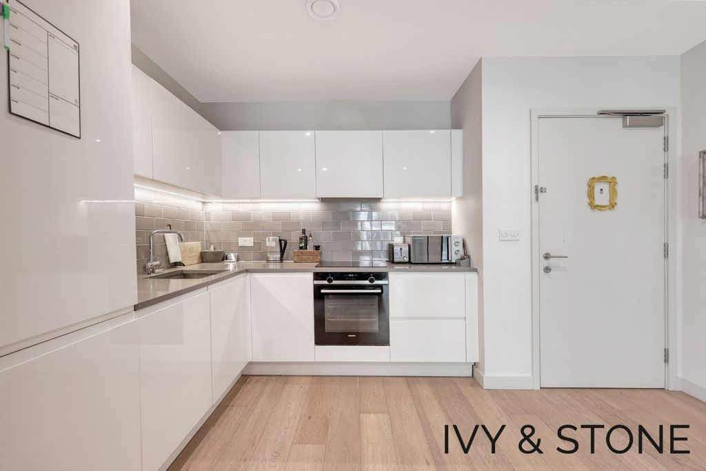 Property photo 3 of 22 3918593