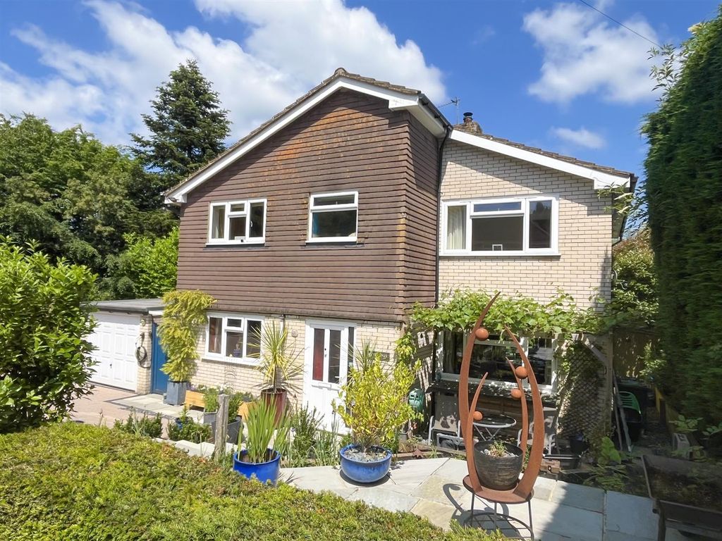 Property photo 3 of 27