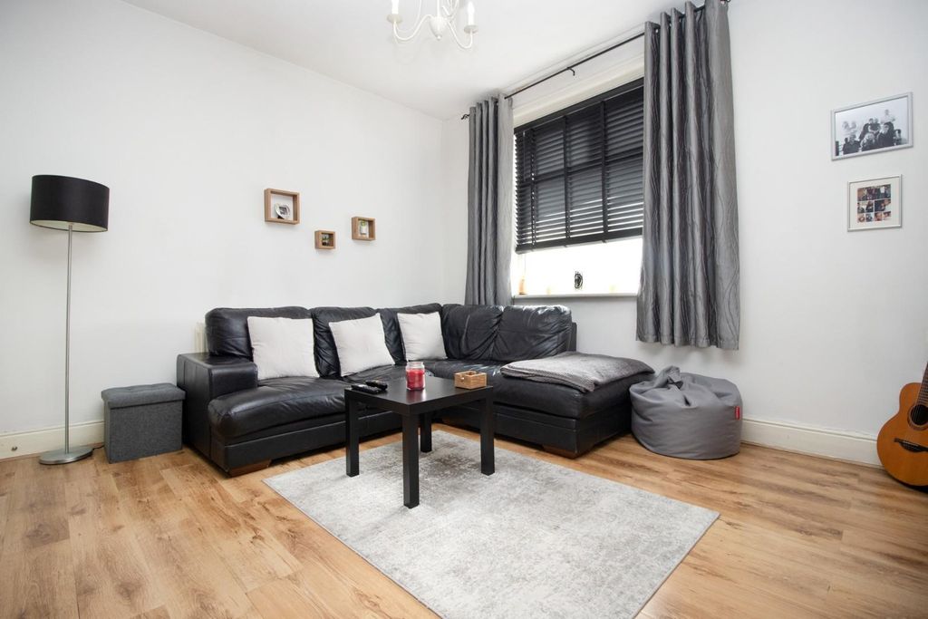 Property photo 2 of 9 6