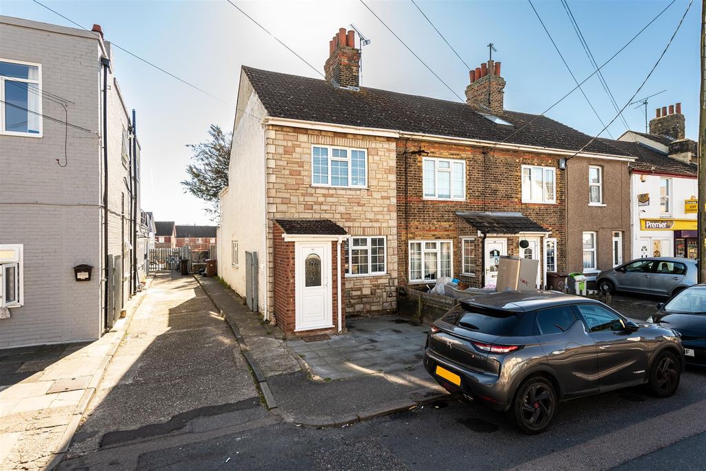 Property photo 1 of 13 51 Wainscott Road Main1].Jpg