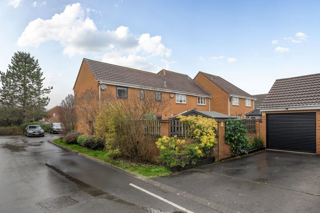 Property photo 2 of 20