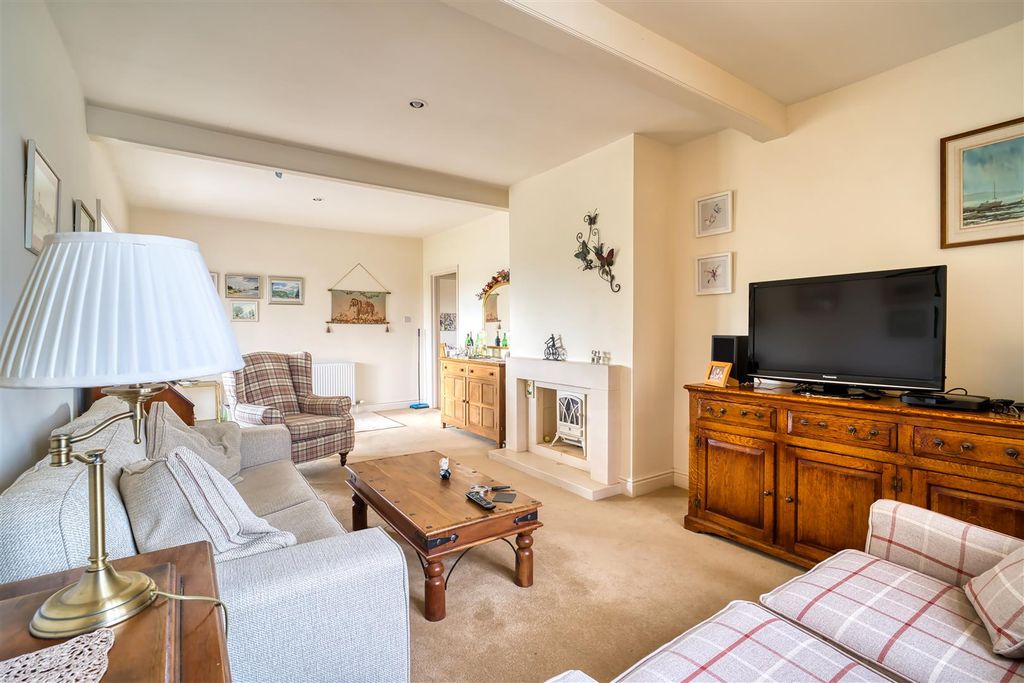 Property photo 2 of 10 Sitting Room