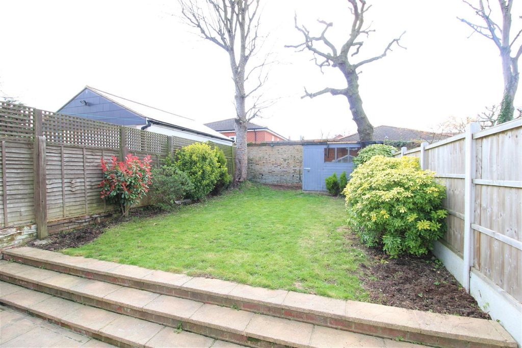 Property photo 2 of 11 Garden