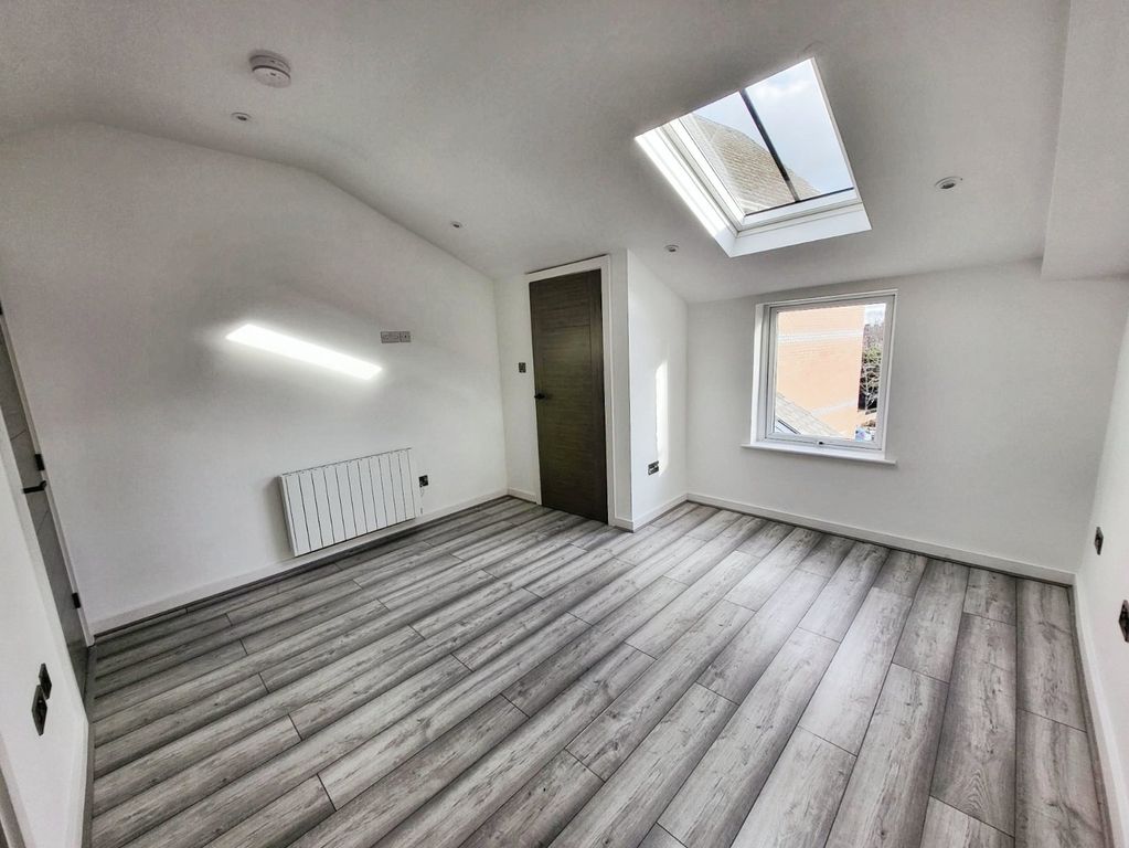 Property photo 2 of 18 Picture No. 12