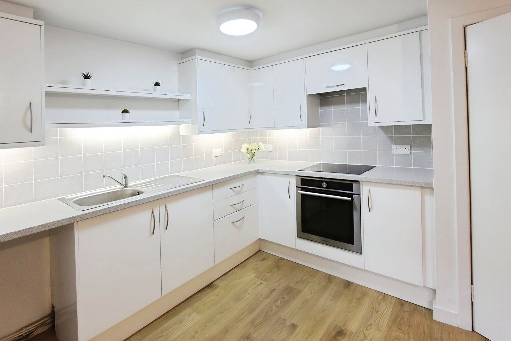 Property photo 3 of 12 Kitchen