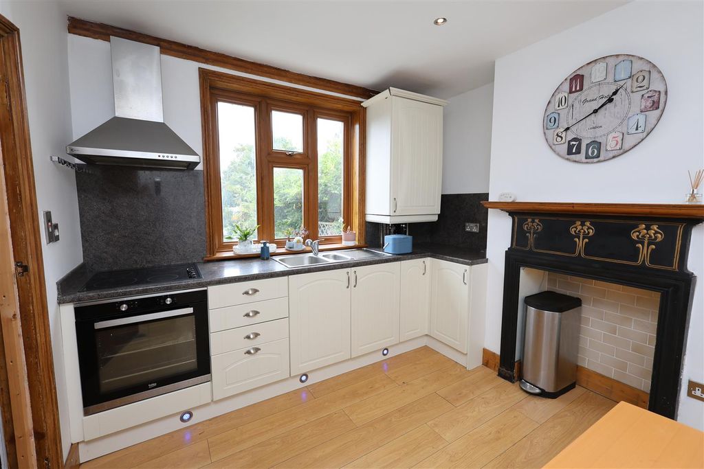 Property photo 3 of 21 Kitchen