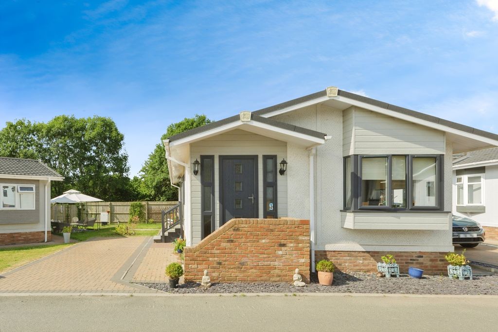 Property photo 1 of 17 Front