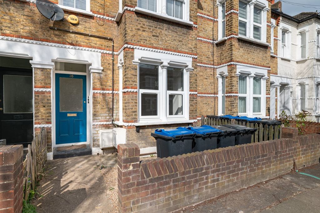 Property photo 2 of 25