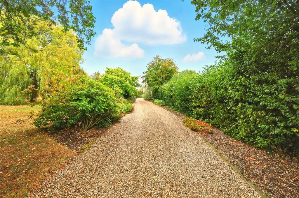 Property photo 2 of 18 Entrance Drive