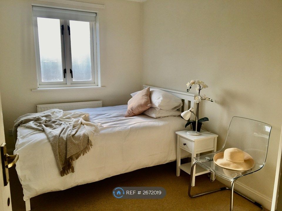 Property photo 2 of 14 Small Double Bedroom