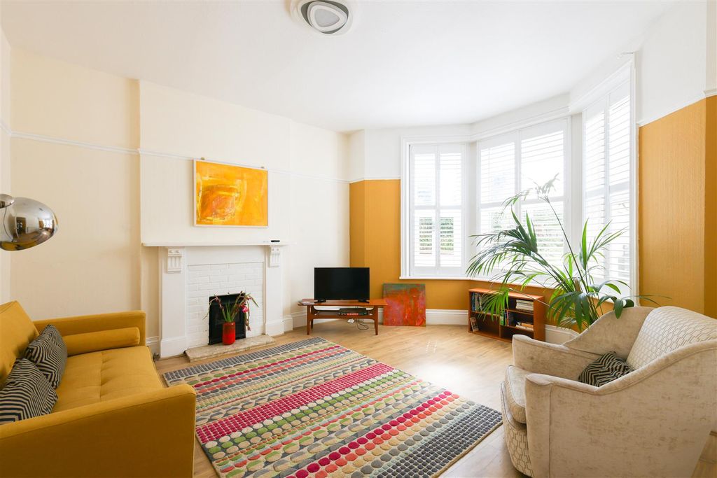 Property photo 1 of 19 Living Room