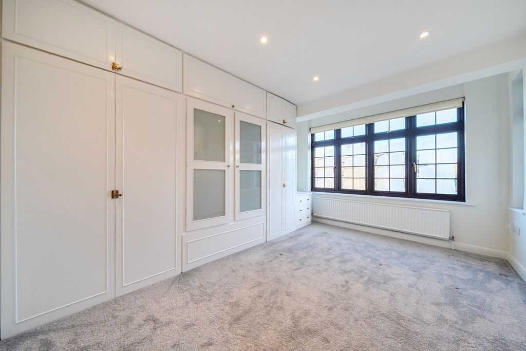 Property photo 3 of 21 Bedroom