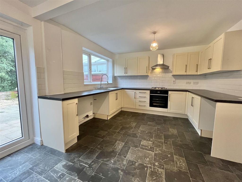 Property photo 2 of 12 Dining Kitchen