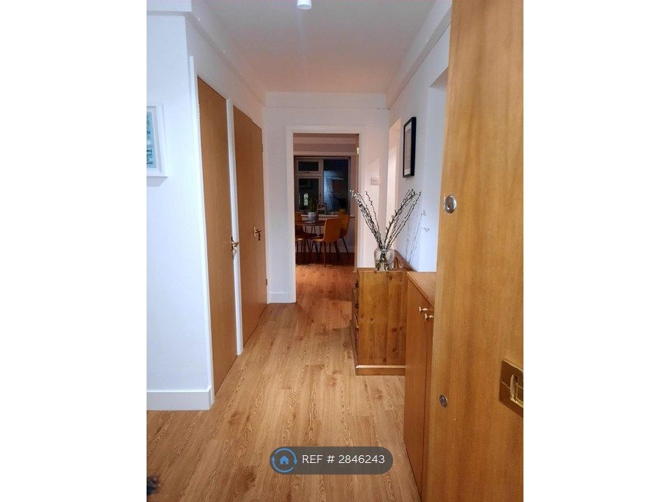 Property photo 2 of 14 Entrance Hall