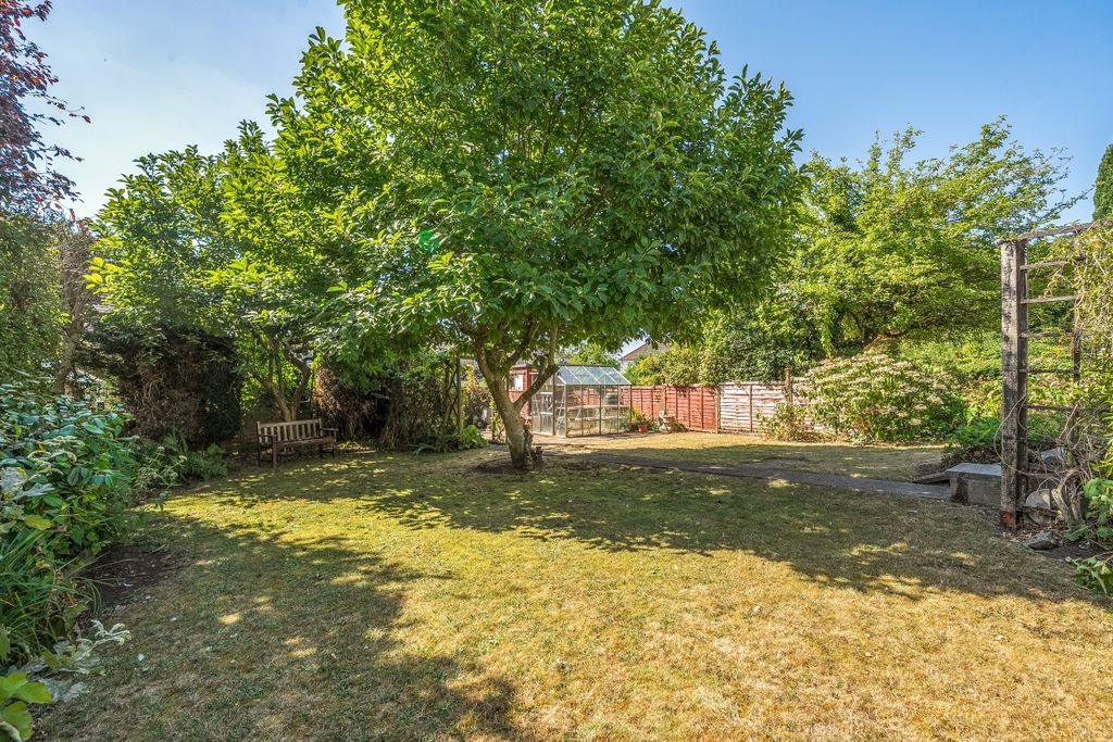 Property photo 2 of 18 Garden