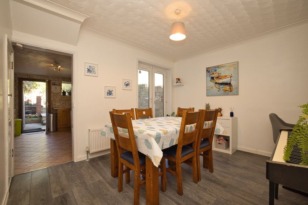 Property photo 3 of 14 Picture 3