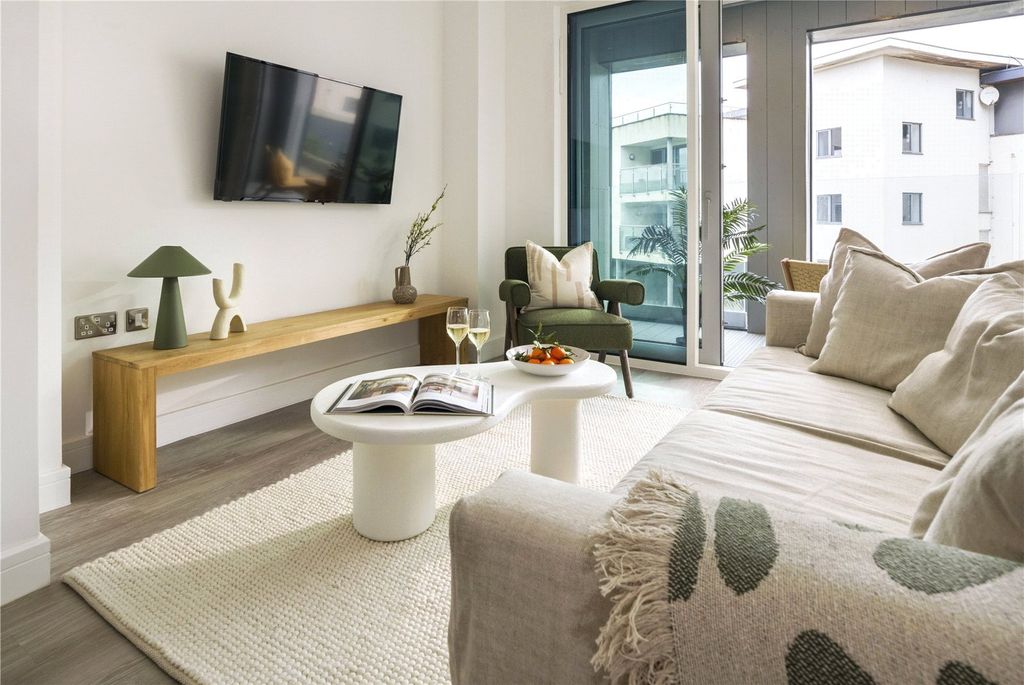 Additional image 7 of 3 bed flat for salePentire Avenue, Newquay, Cornwall TR7