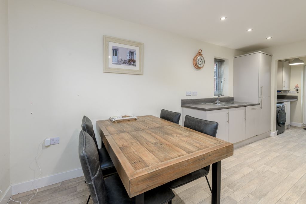 Property photo 3 of 25