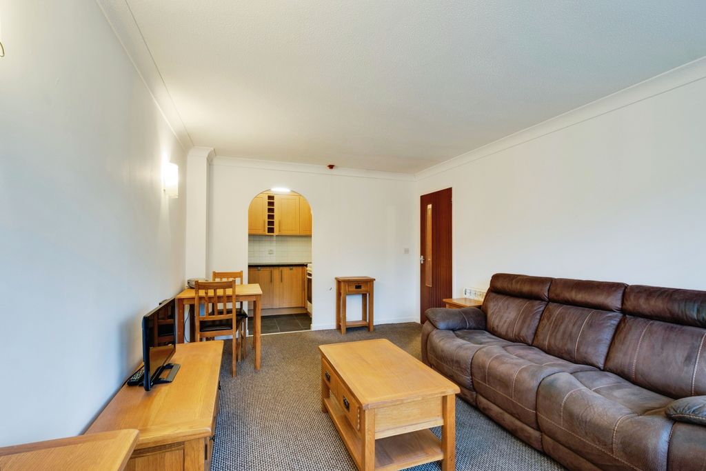 Property photo 3 of 11 Lounge