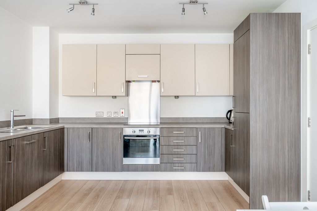 Property photo 3 of 12 Kitchen