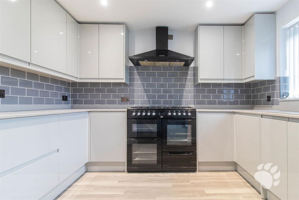 Property photo 2 of 22 Kitchen