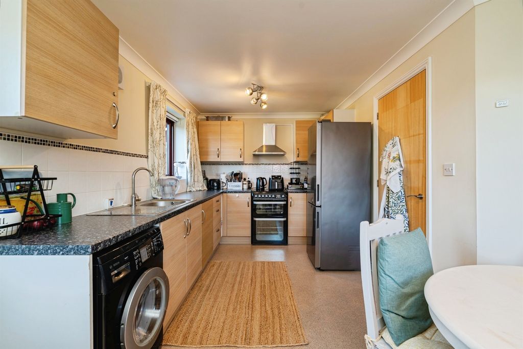 Property photo 2 of 13