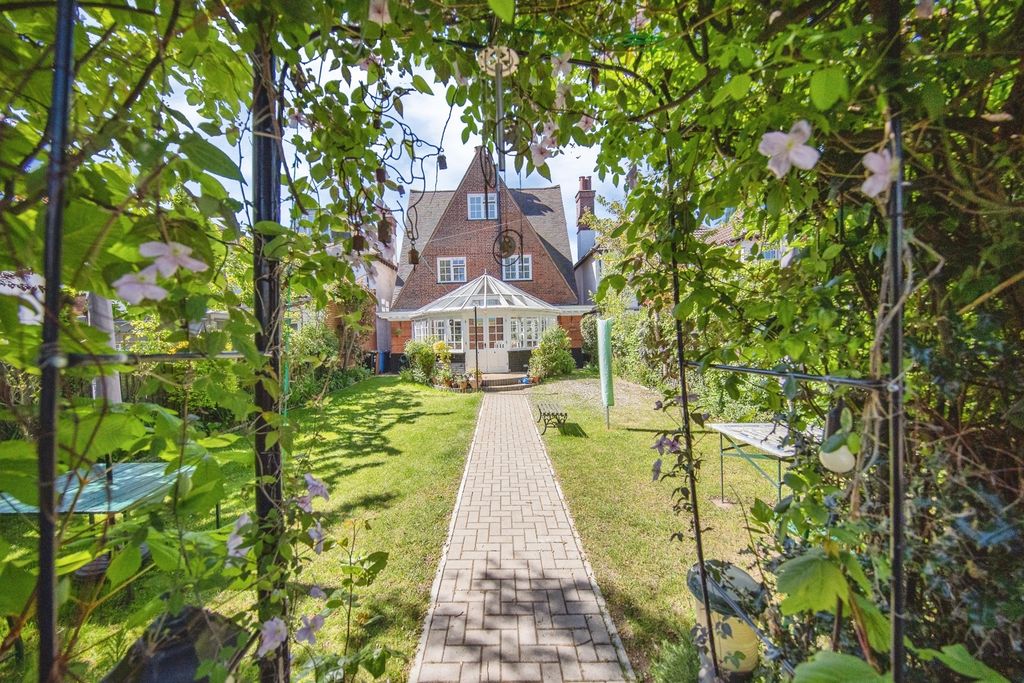 Property photo 1 of 34 Pbox-Img.Jpg