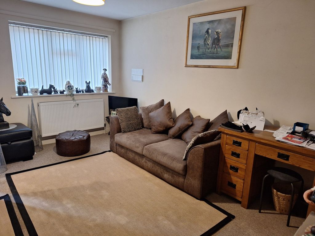 Property photo 2 of 14 Lounge