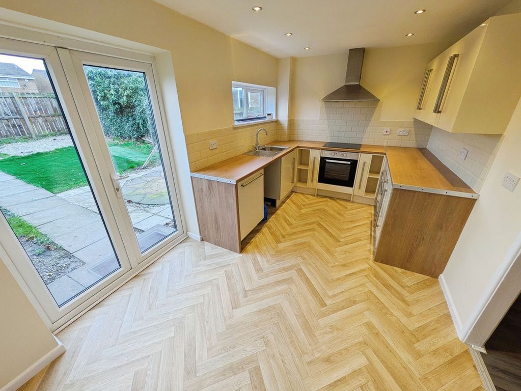 Property photo 2 of 11 Kitchen