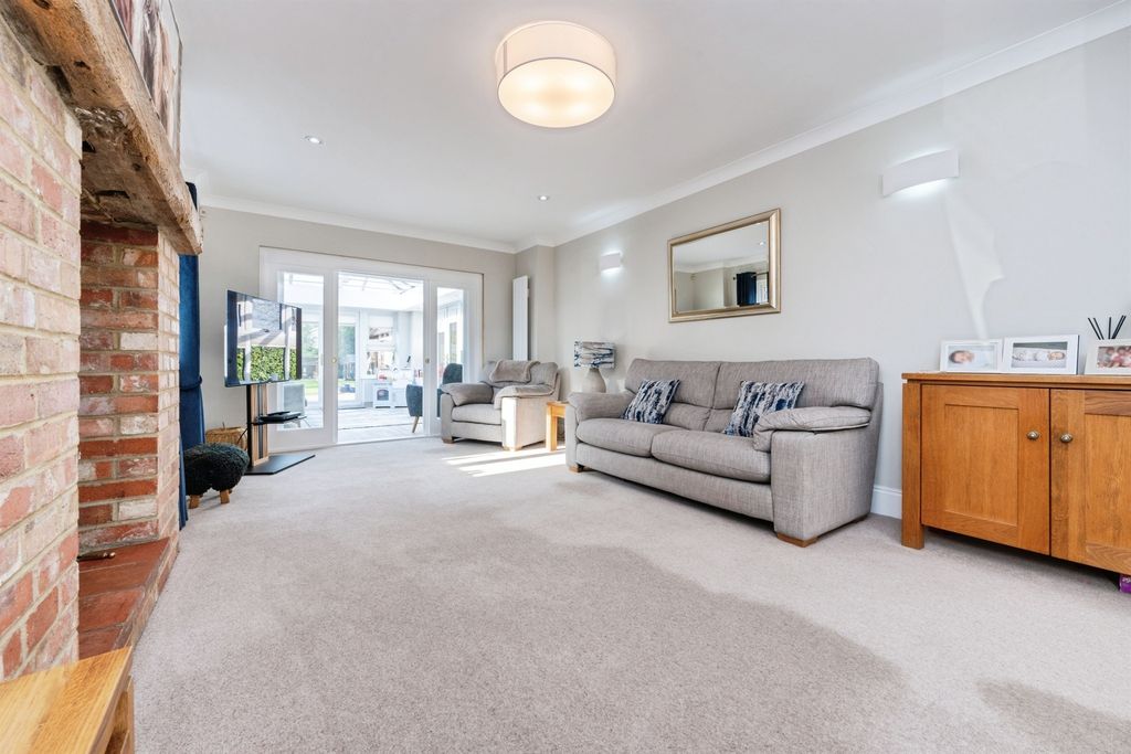 Property photo 3 of 34