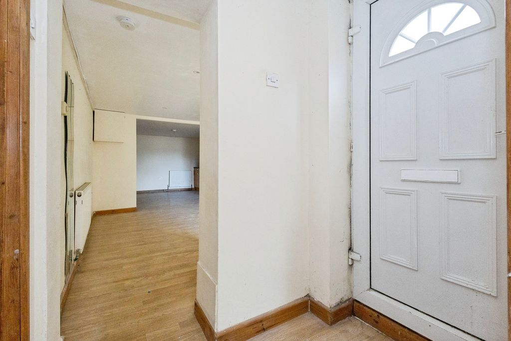 Property photo 2 of 13 Hallway